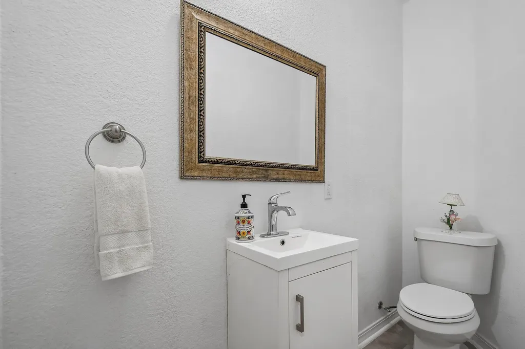 329 Island Oak Drive Austin TX 78748