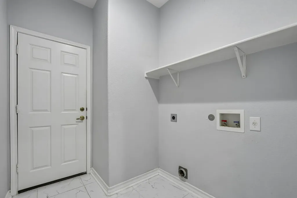 329 Island Oak Drive Austin TX 78748