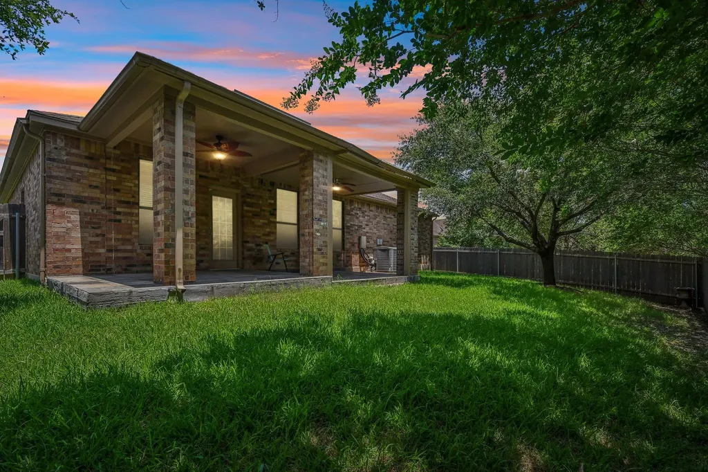 329 Island Oak Drive Austin TX 78748