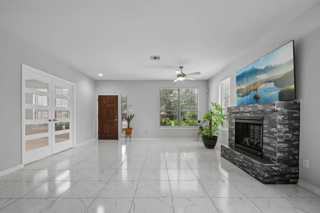 329 Island Oak Drive Austin TX 78748