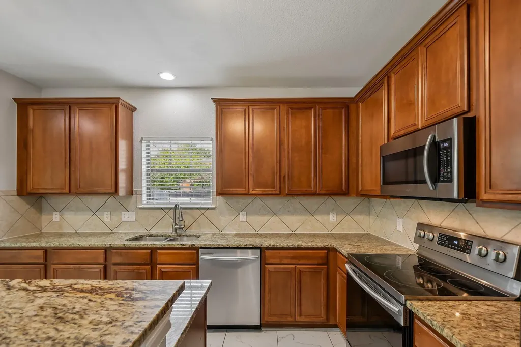 329 Island Oak Drive Austin TX 78748