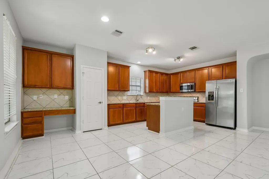 329 Island Oak Drive Austin TX 78748