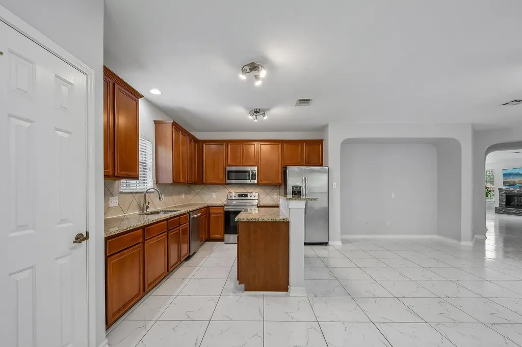 329 Island Oak Drive Austin TX 78748