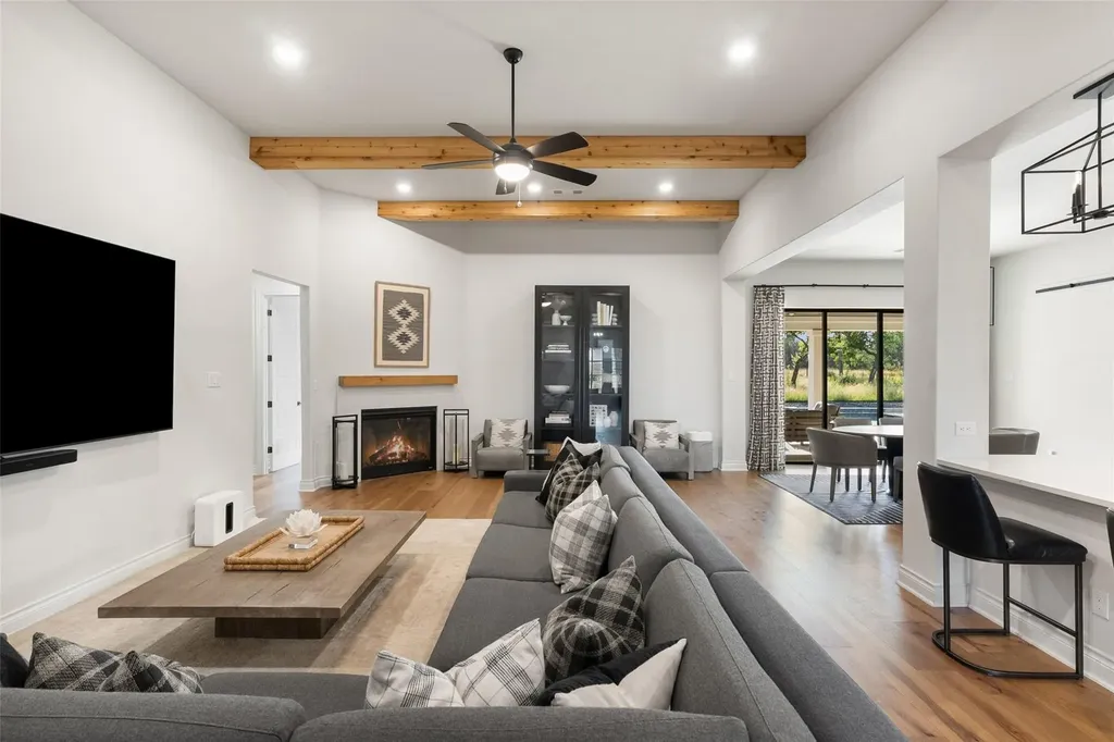 412 Oakpark Drive Spicewood TX 78669