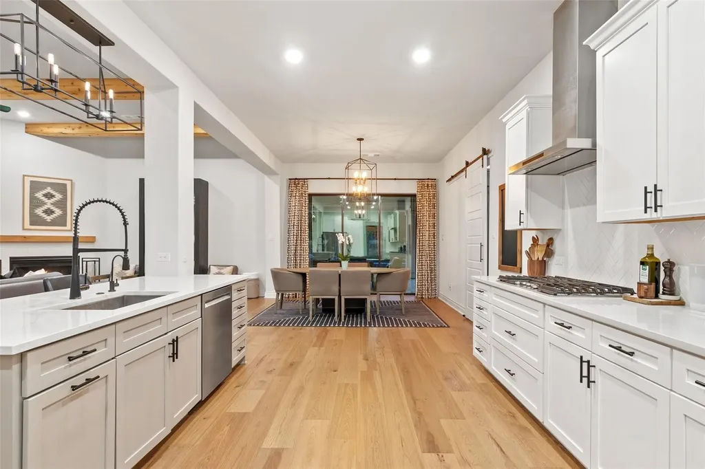 412 Oakpark Drive Spicewood TX 78669