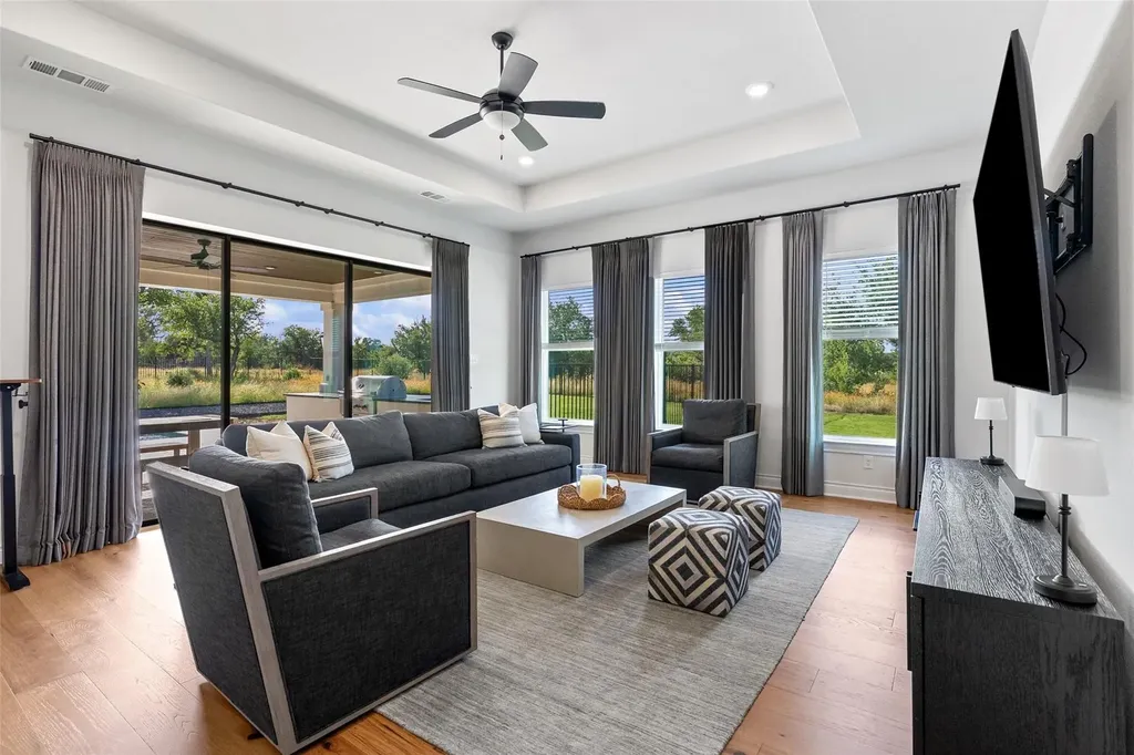 412 Oakpark Drive Spicewood TX 78669