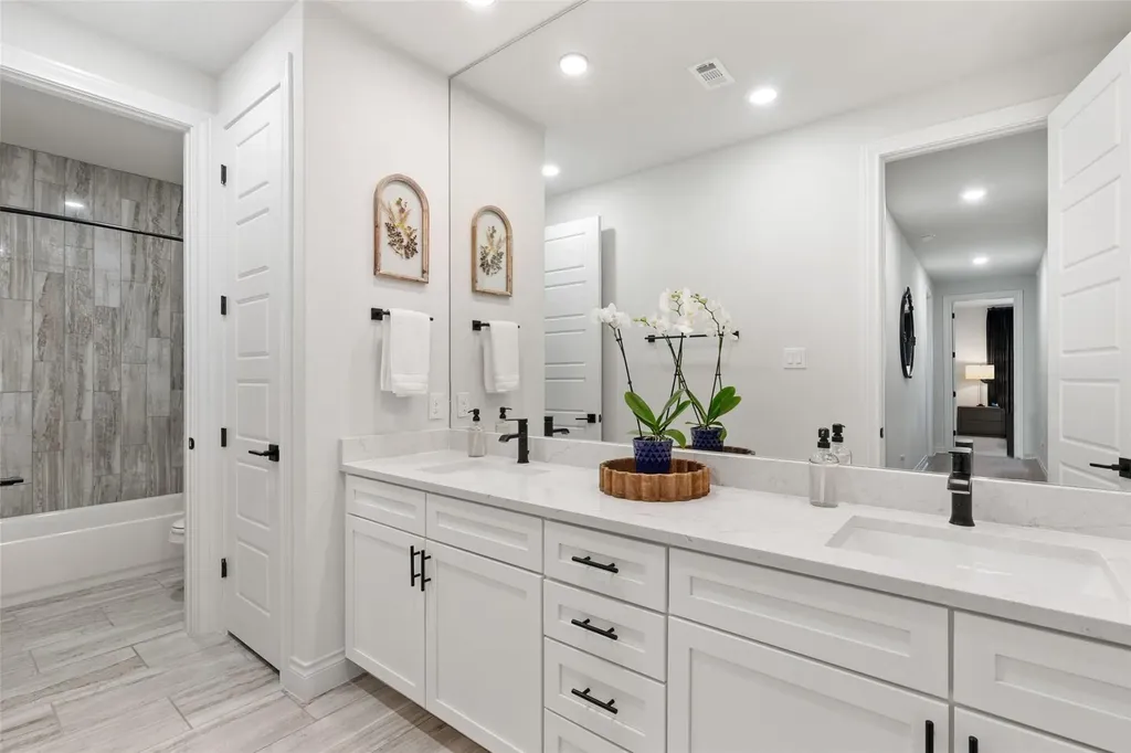 412 Oakpark Drive Spicewood TX 78669