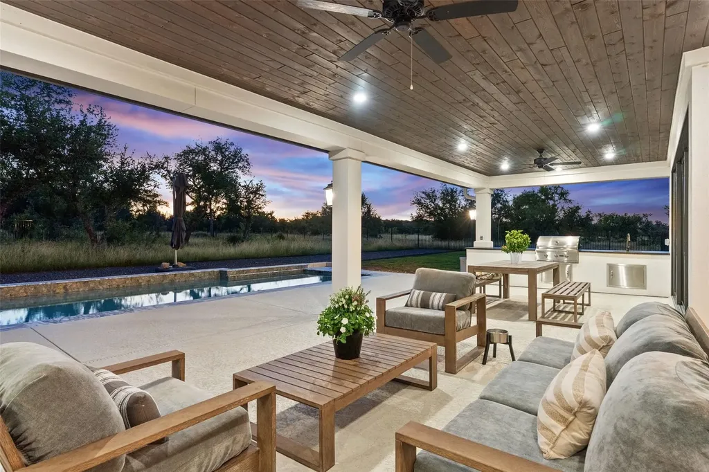 412 Oakpark Drive Spicewood TX 78669