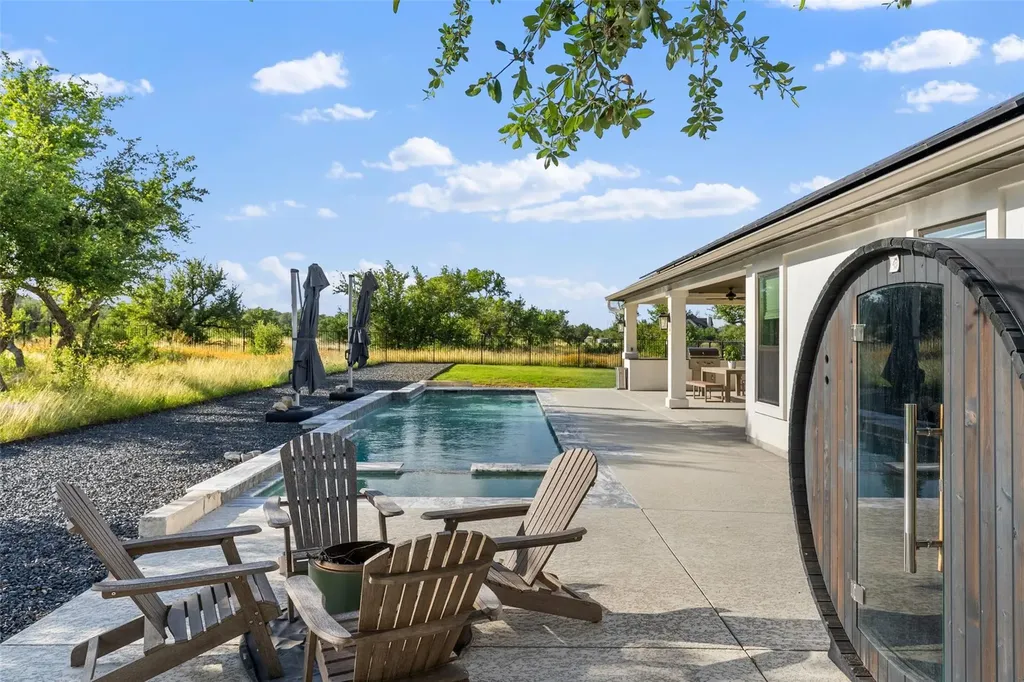 412 Oakpark Drive Spicewood TX 78669