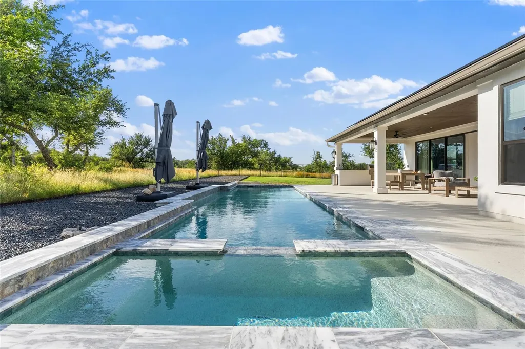 412 Oakpark Drive Spicewood TX 78669