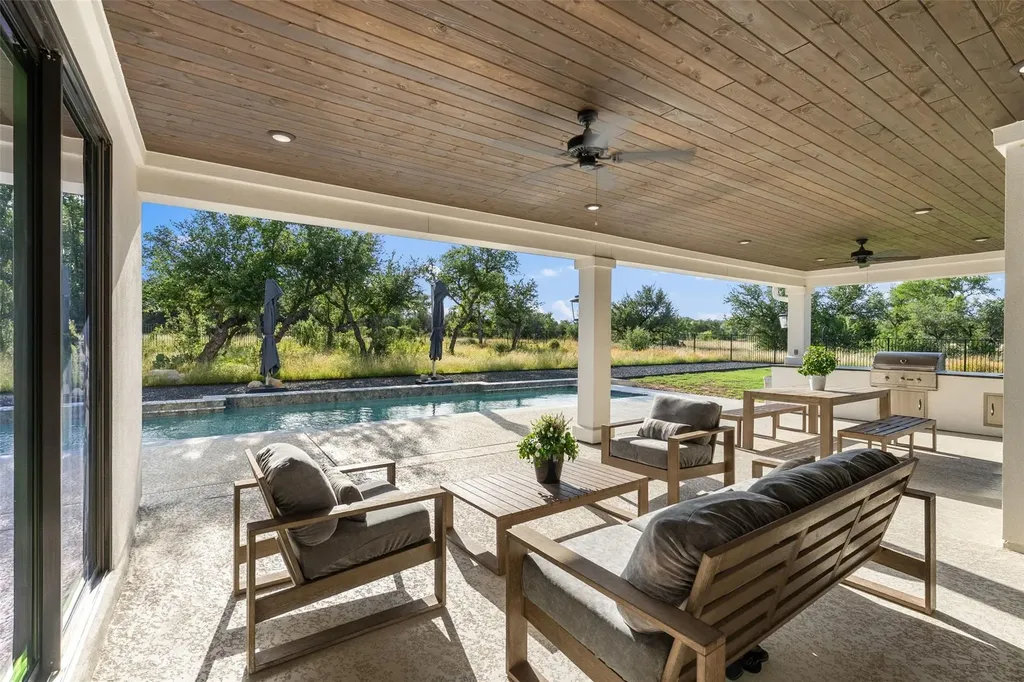 412 Oakpark Drive Spicewood TX 78669