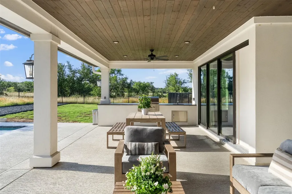 412 Oakpark Drive Spicewood TX 78669