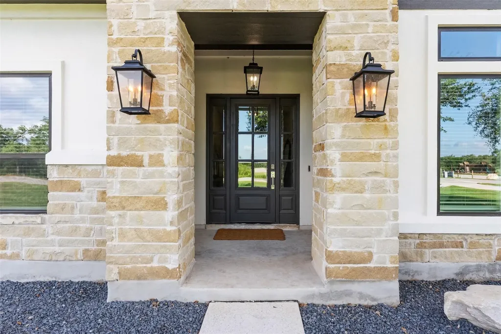 412 Oakpark Drive Spicewood TX 78669