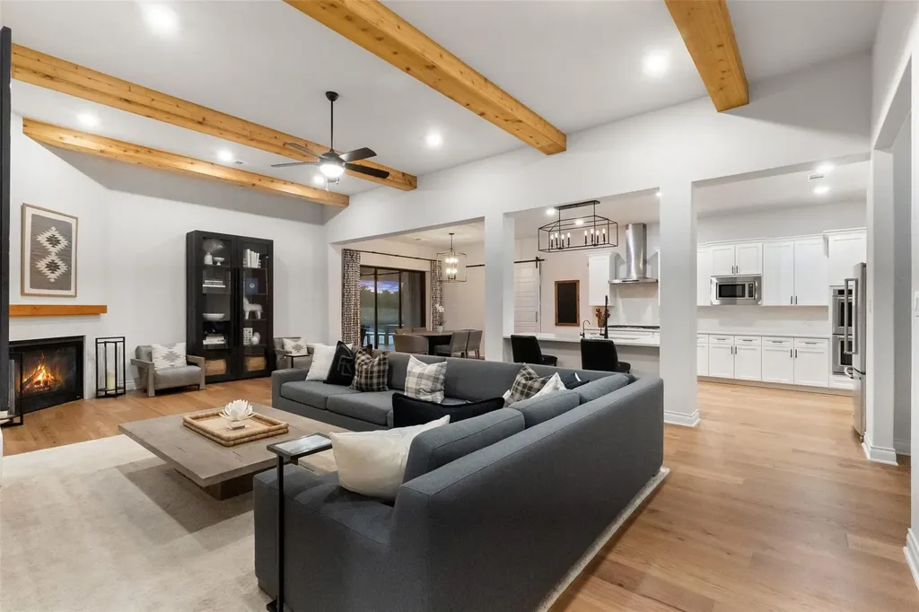 412 Oakpark Drive Spicewood TX 78669