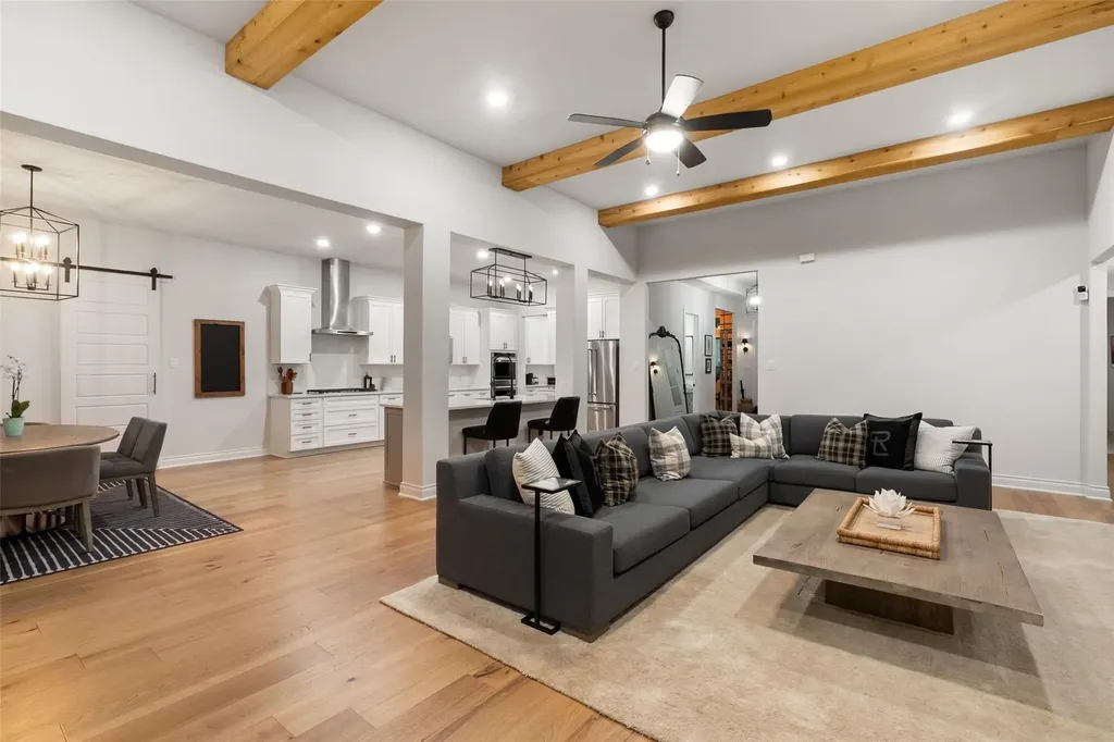 412 Oakpark Drive Spicewood TX 78669