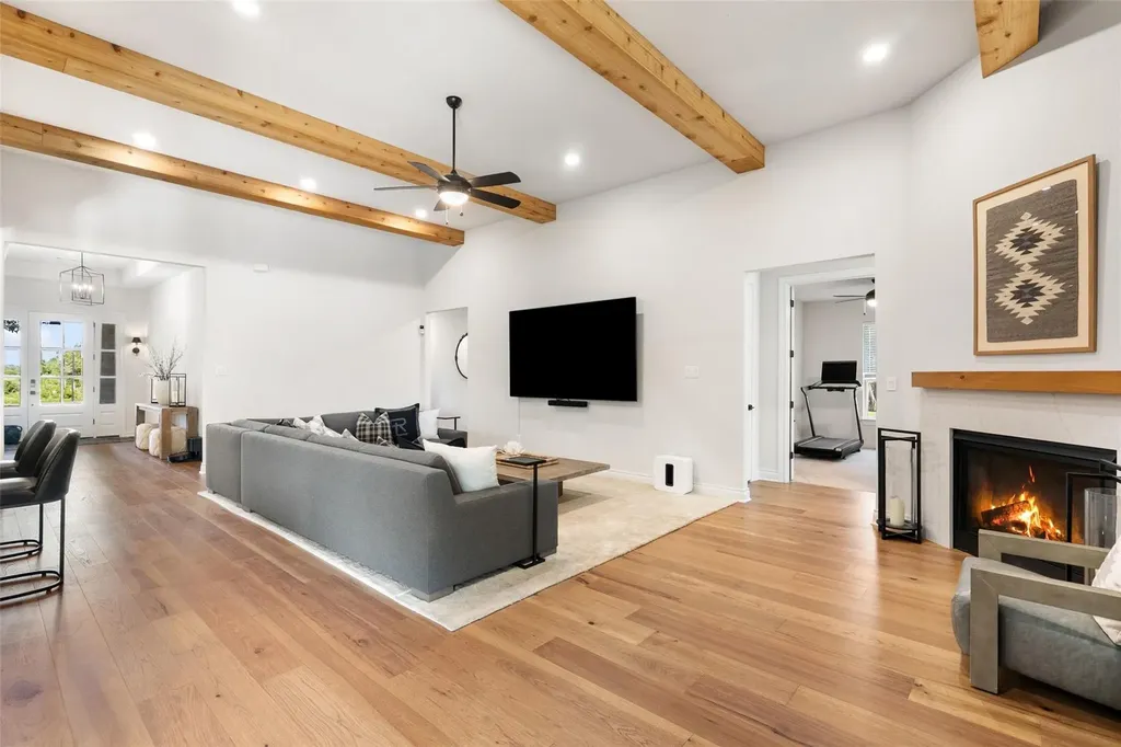 412 Oakpark Drive Spicewood TX 78669