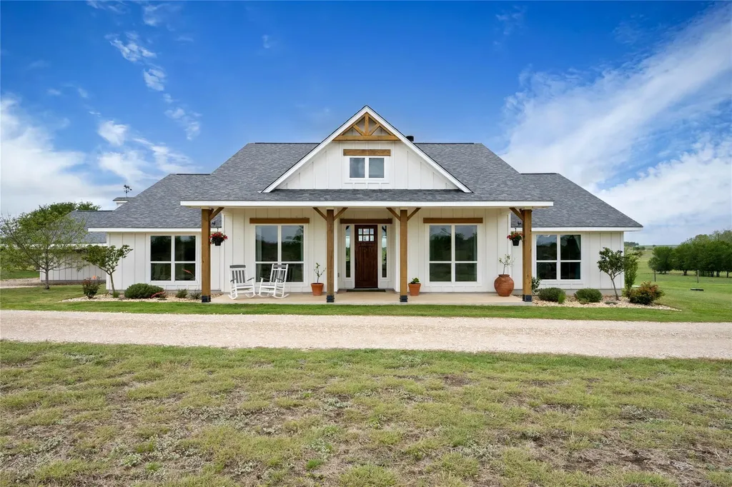 1854 County Road 464 Elgin TX 78621