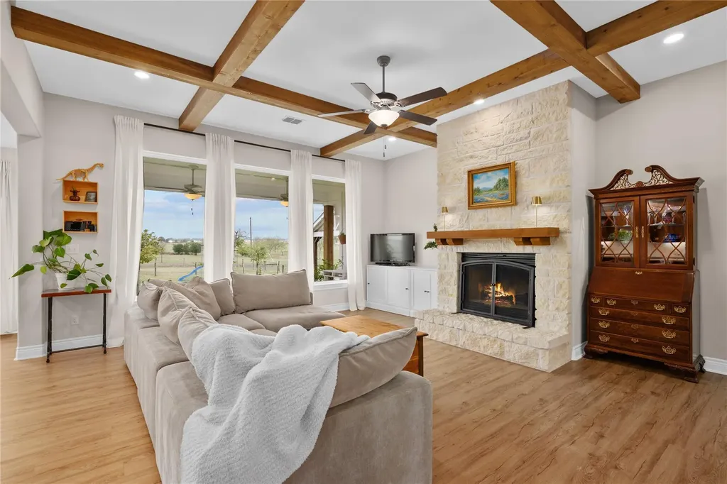 1854 County Road 464 Elgin TX 78621