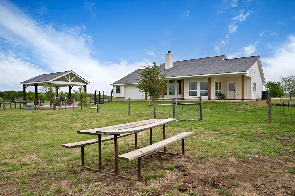 1854 County Road 464 Elgin TX 78621