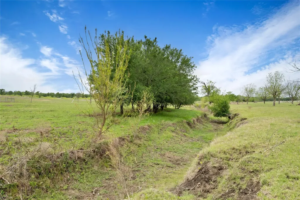 1854 County Road 464 Elgin TX 78621