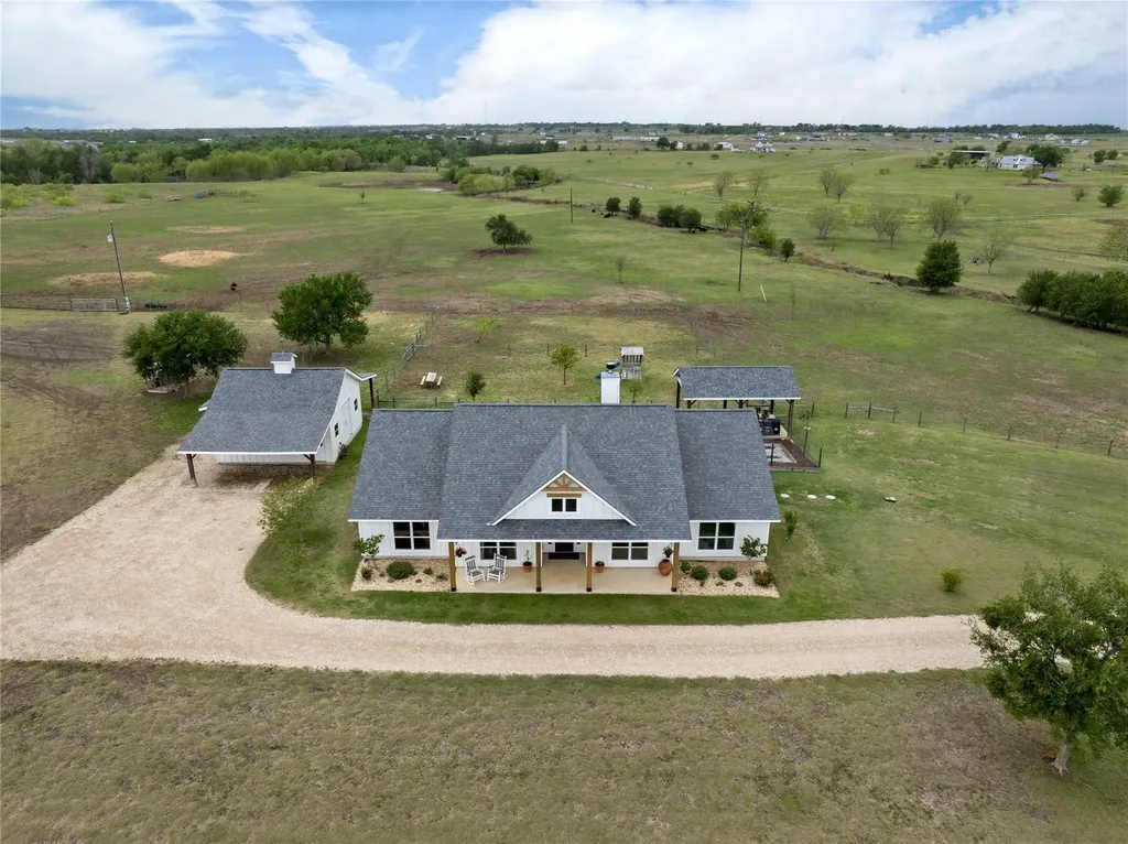 1854 County Road 464 Elgin TX 78621