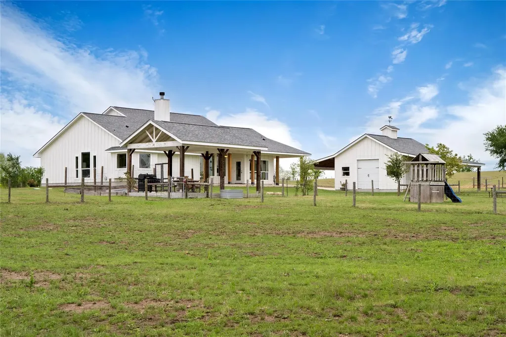 1854 County Road 464 Elgin TX 78621
