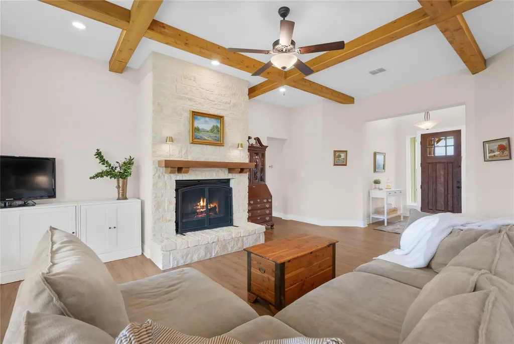 1854 County Road 464 Elgin TX 78621