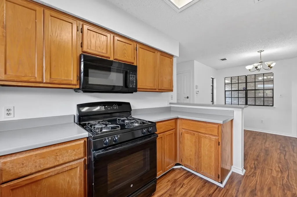 1222 Ivybridge Drive Pflugerville TX 78660