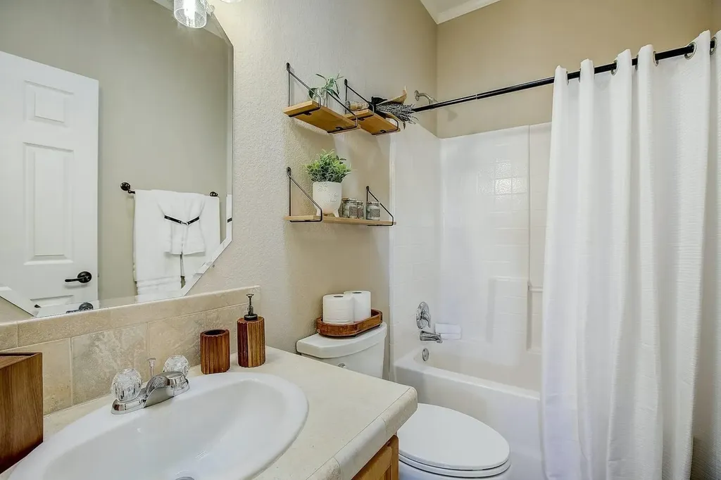 3001 Cox Road Blanco TX 78606