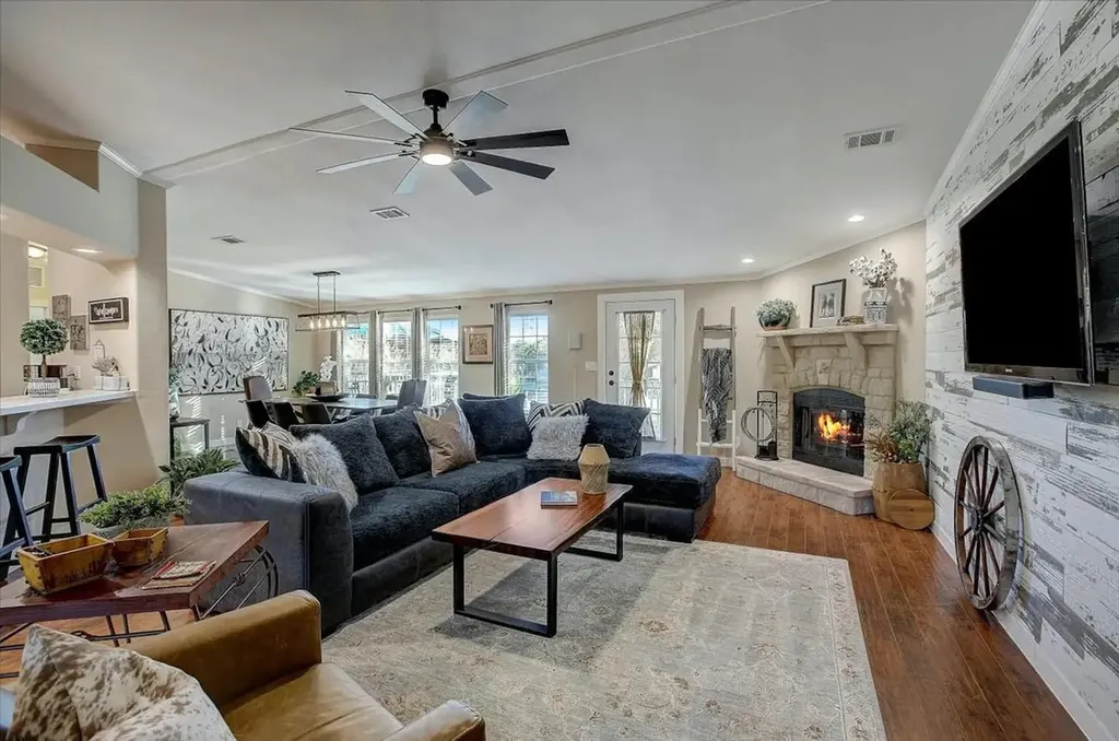 3001 Cox Road Blanco TX 78606
