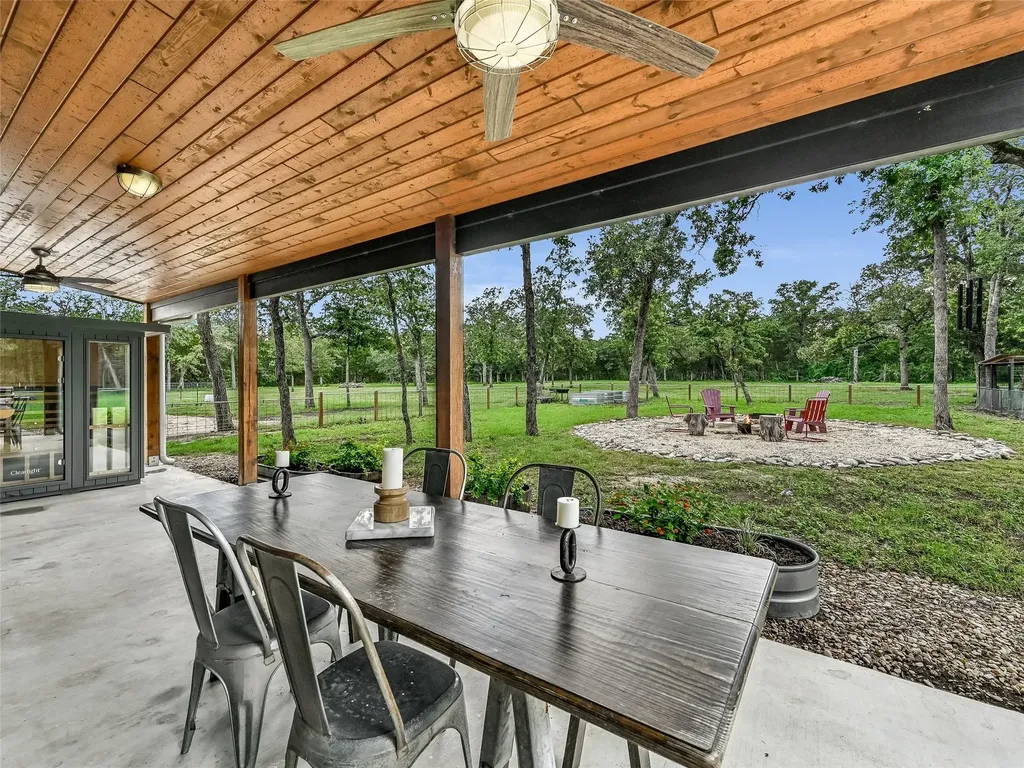226 Stolle Lane Flatonia TX 78941