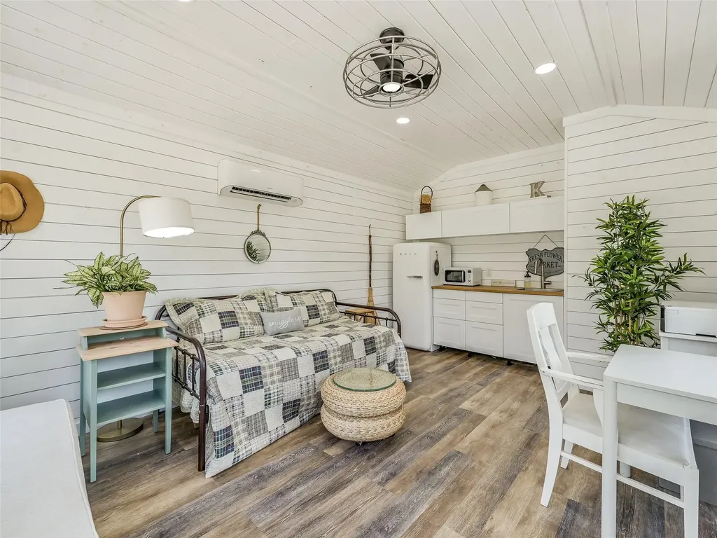 226 Stolle Lane Flatonia TX 78941