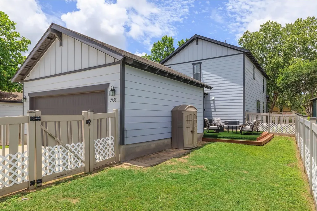 2158 Herzog Kyle TX 78640