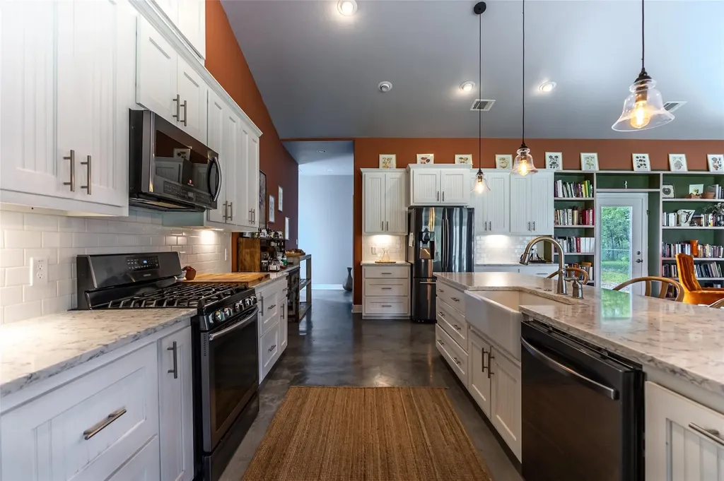 4082 Old Colony Line Road Lockhart TX 78643