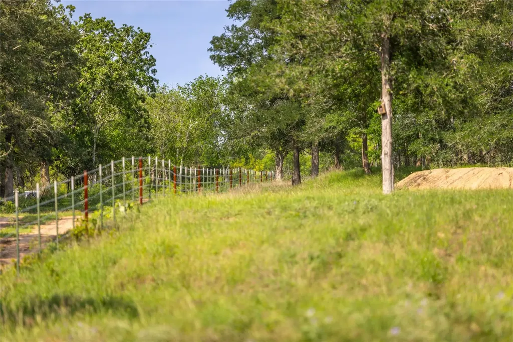 4082 Old Colony Line Road Lockhart TX 78643
