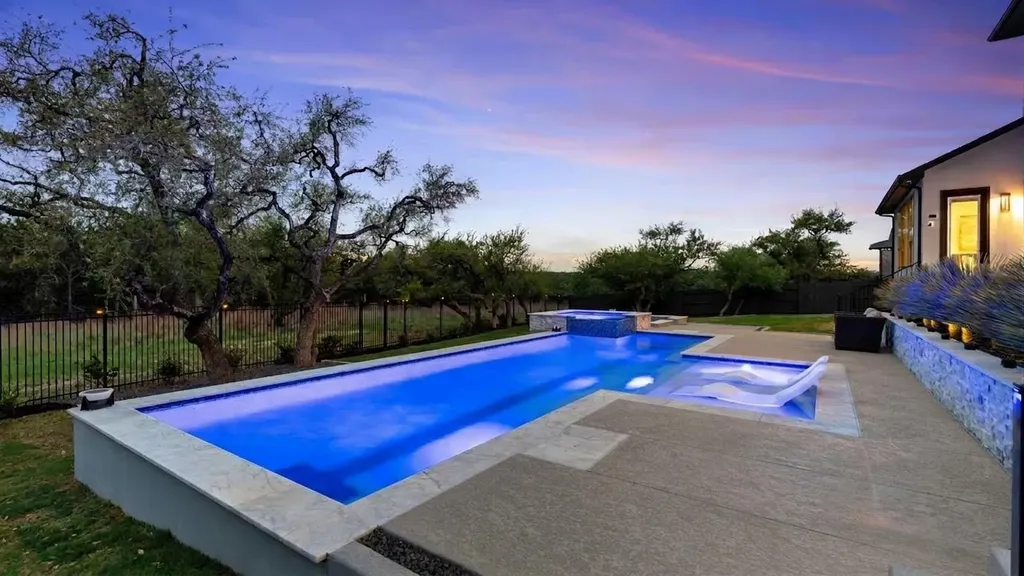 546 Bridge Water Loop Dripping Springs TX 78620