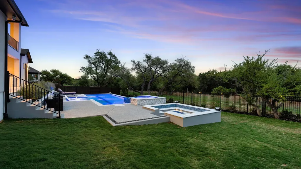 546 Bridge Water Loop Dripping Springs TX 78620