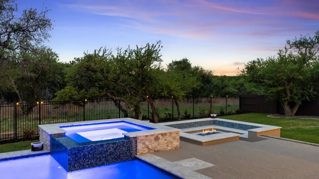 546 Bridge Water Loop Dripping Springs TX 78620