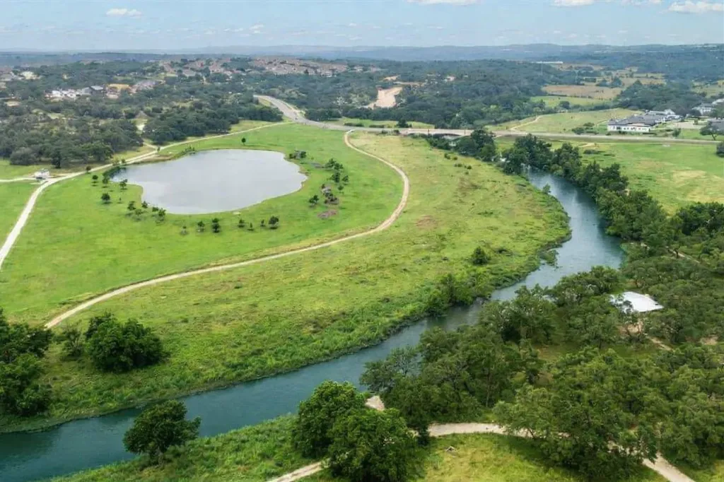 546 Bridge Water Loop Dripping Springs TX 78620