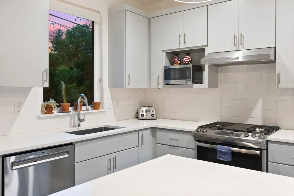 1709 Perez Street Austin TX 78721