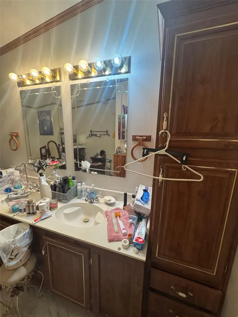 204 Linda Drive Spicewood TX 78669