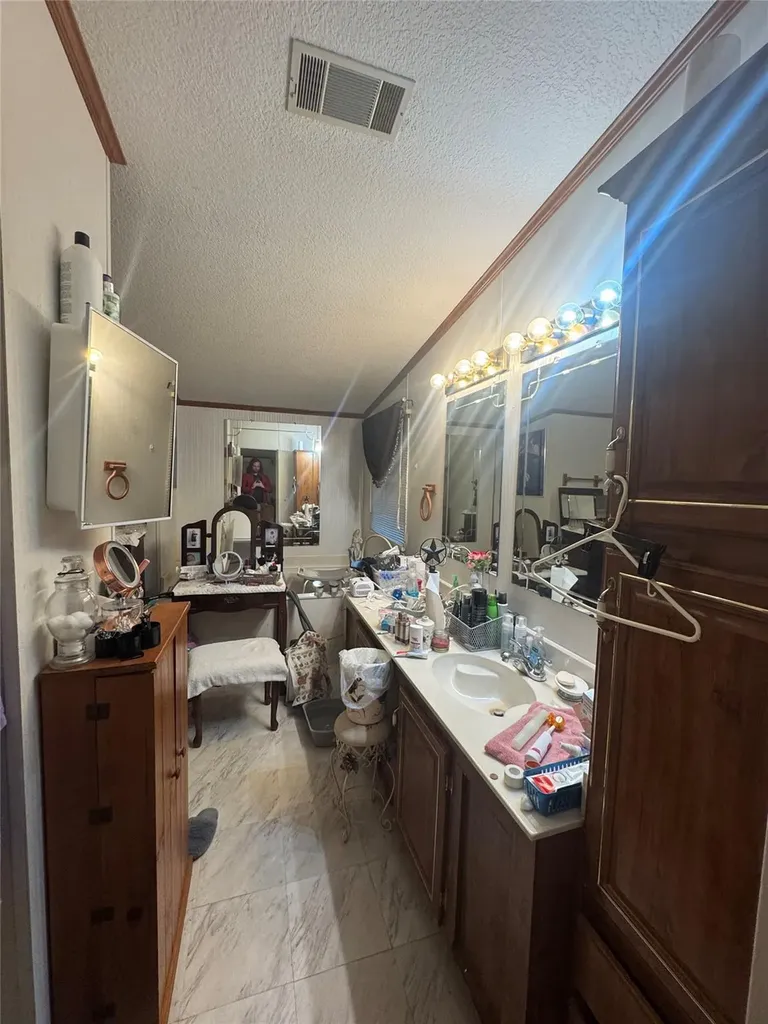 204 Linda Drive Spicewood TX 78669