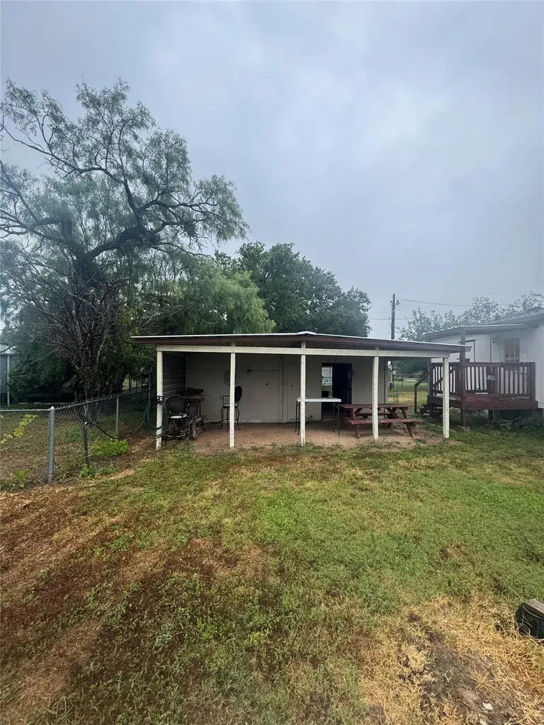204 Linda Drive Spicewood TX 78669