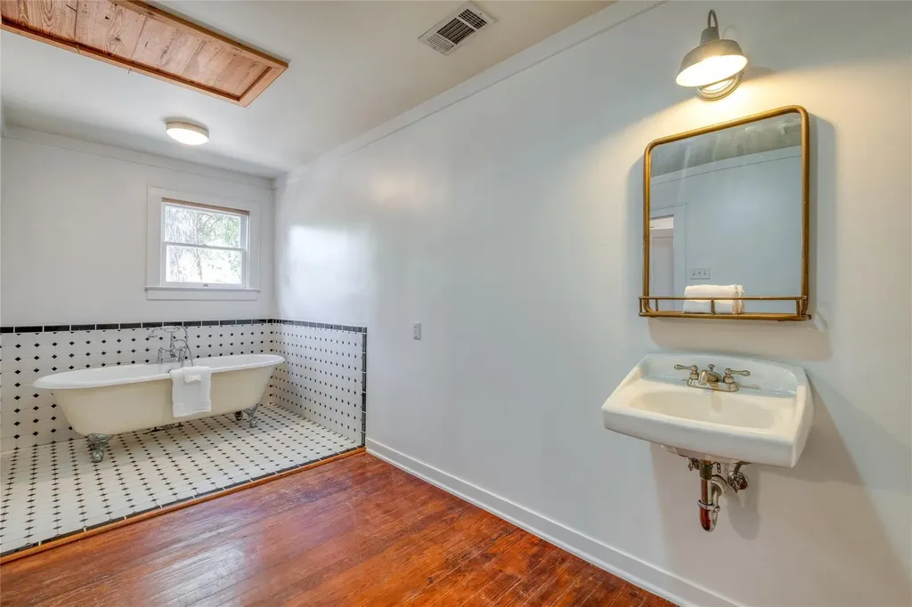 712 Nowotny Lane Austin TX 78702