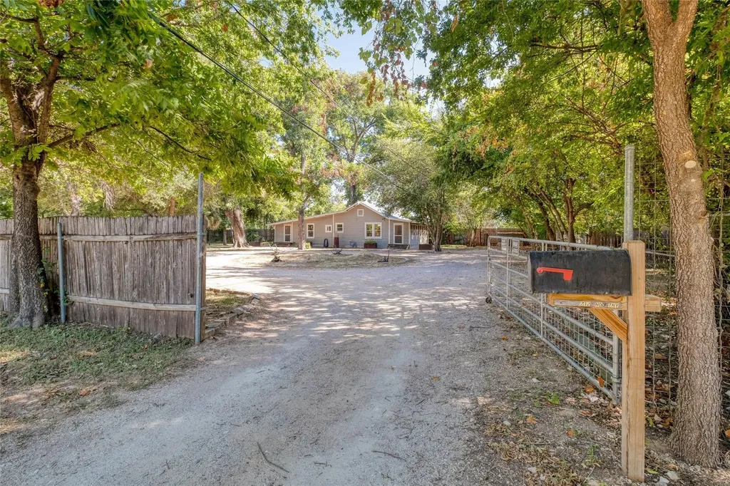 712 Nowotny Lane Austin TX 78702