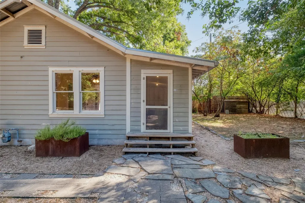 712 Nowotny Lane Austin TX 78702