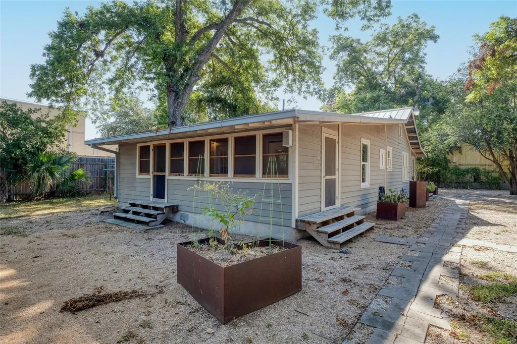 712 Nowotny Lane Austin TX 78702