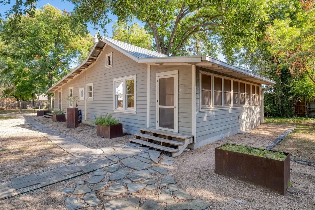 712 Nowotny Lane Austin TX 78702