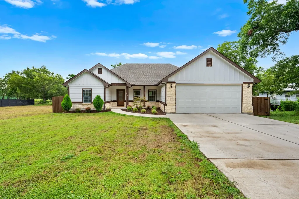 104 Bill Street Elgin TX 78621