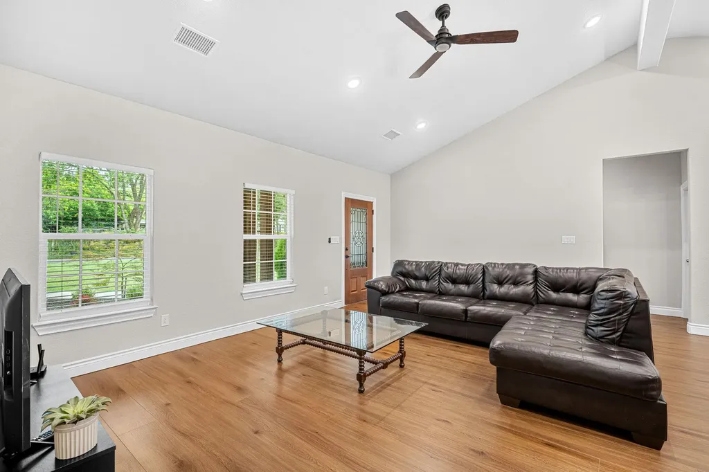 104 Bill Street Elgin TX 78621